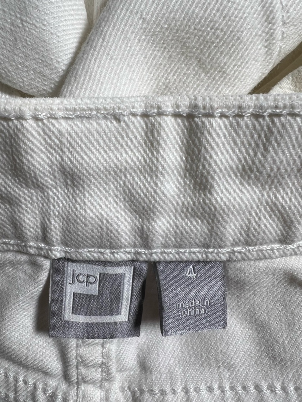 jcp White Cotton Blend Low Rise Shorts - size 4 - Picture 9 of 10